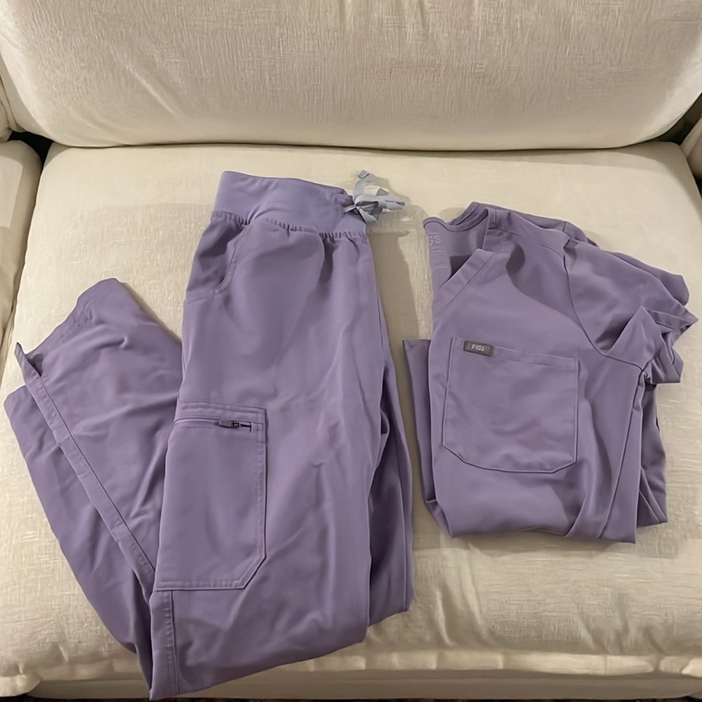 FIGS scrub set lilac